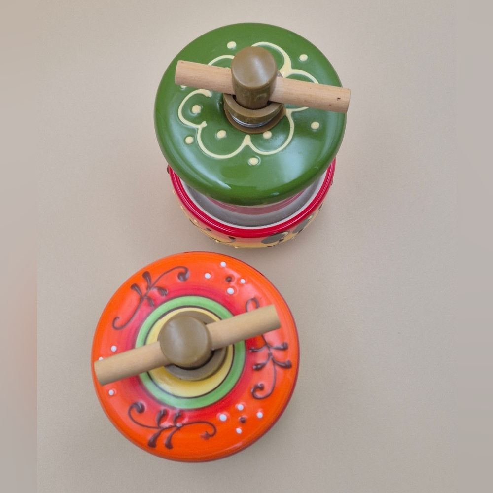 2 Le Cluny French Handpainted Ceramic Herb Mill/ Spice Salt Pepper Grinders - Picture 5 of 10
